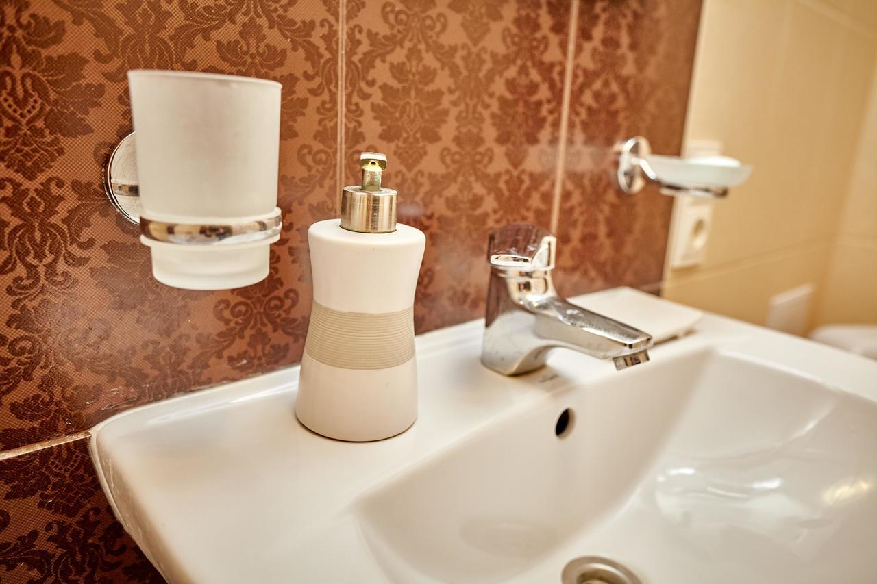 City Center Lux Family Apartment Vinnytsia Bagian luar foto